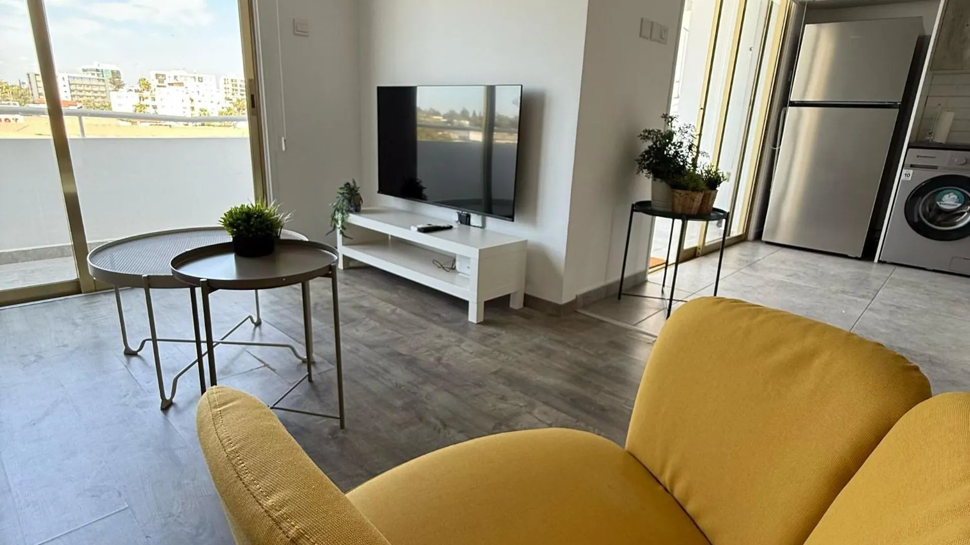 Διαμέρισμα Luxurious Penthouse In Larnaca Center 300M From The Beach