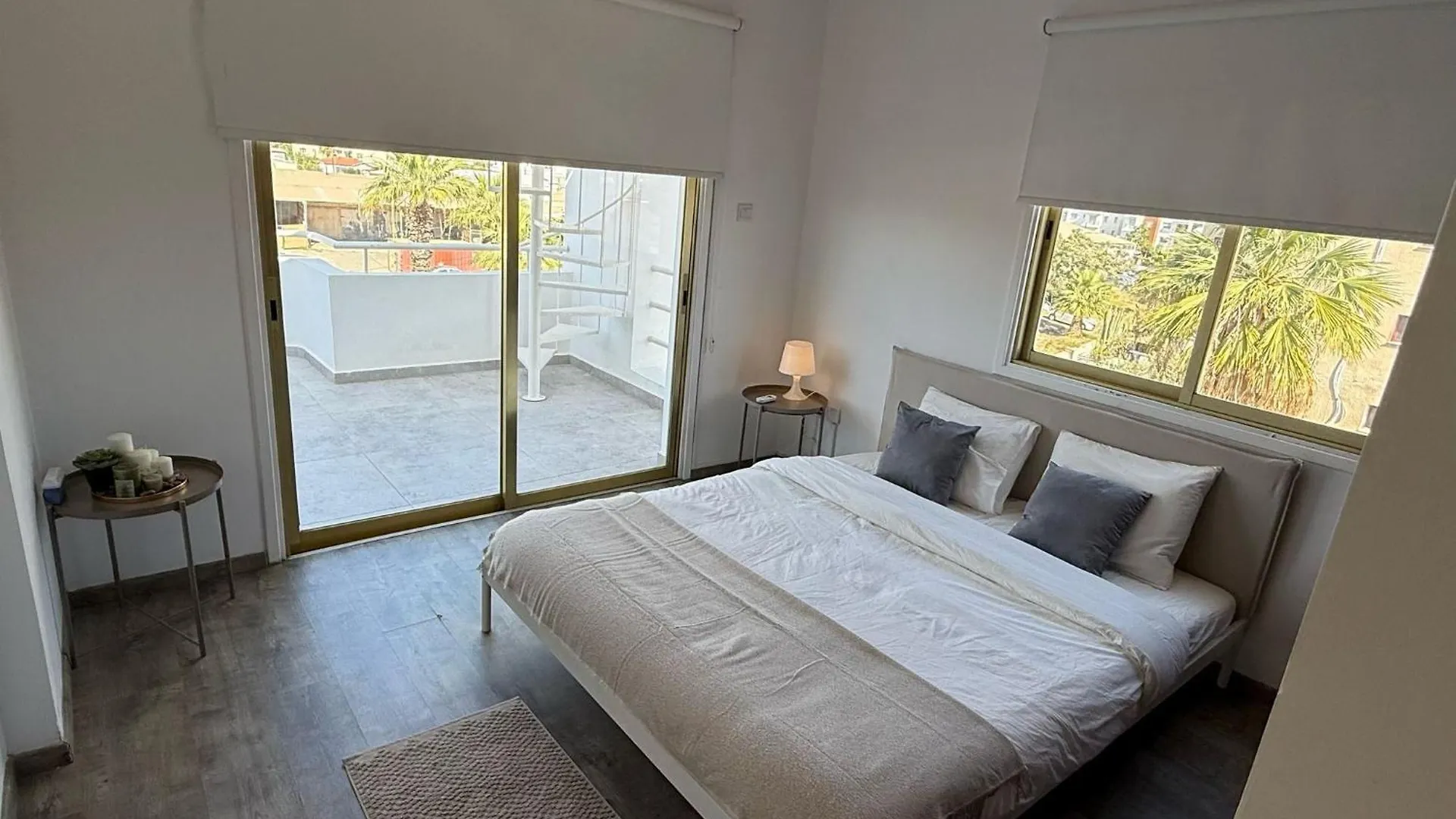 Luxurious Penthouse In Larnaca Center 300M From The Beach Διαμέρισμα
