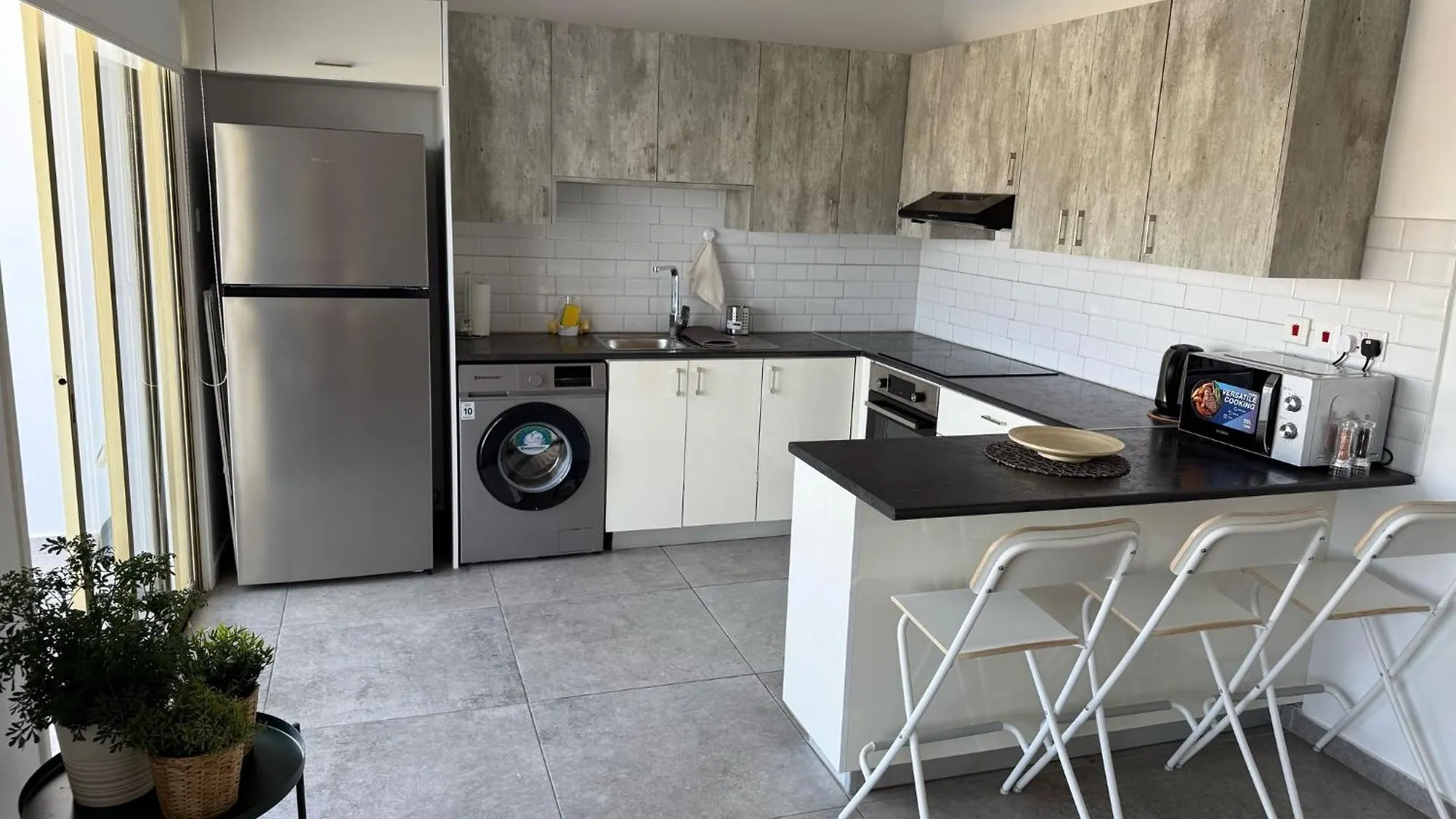 Luxurious Penthouse In Larnaca Center 300M From The Beach 0*,  Κύπρος