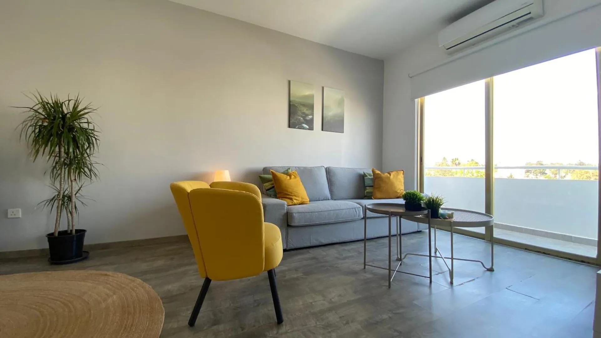 Luxurious Penthouse In Larnaca Center 300M From The Beach Διαμέρισμα